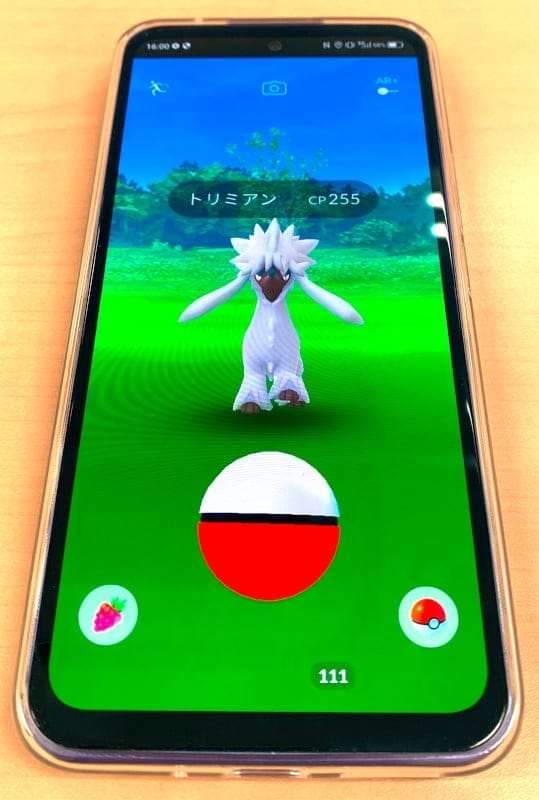 Libero 5G Ⅲ（リベロ5G3）でゲームをプレイし、バッテリーの減りを検証している写真