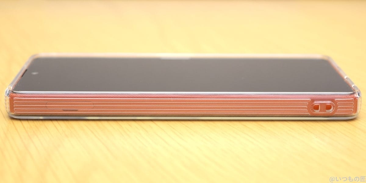 クリア素材ケースを使用したXperia Ace Ⅲの側面（SIMスロット側）
