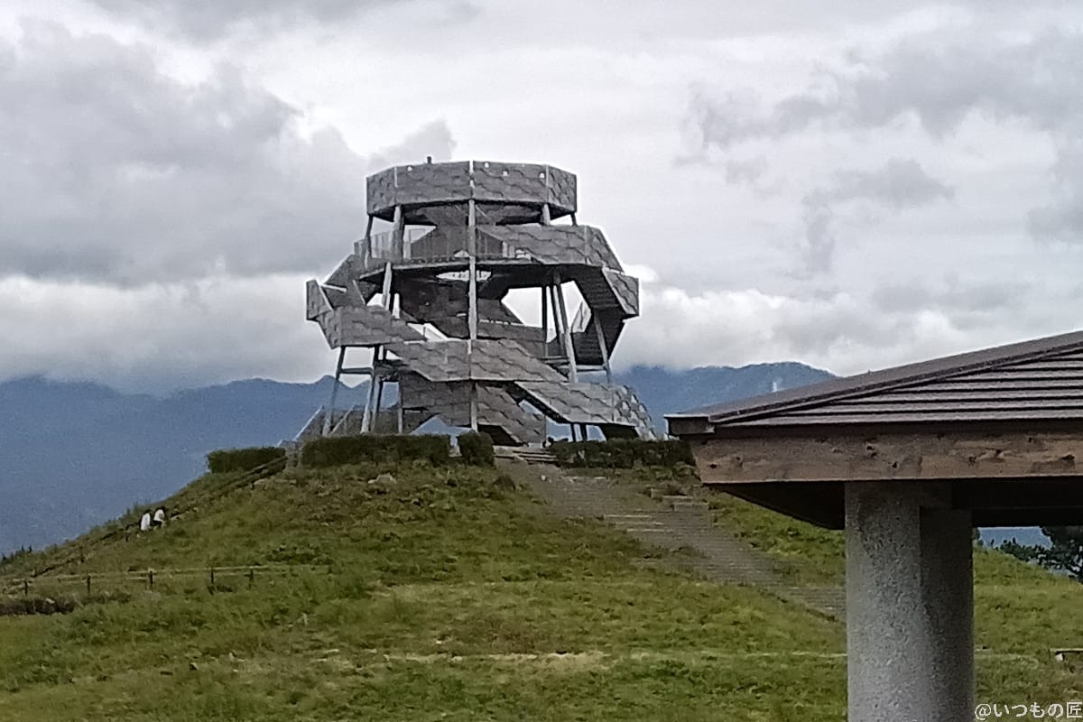 建物のズーム写真(Android One S10の広角レンズ)