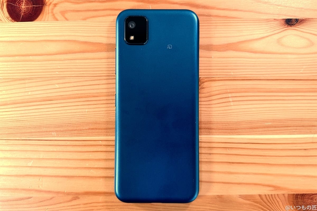 かんたんスマホ3背面 | スマホを検証してみた かんたんスマホ3背面