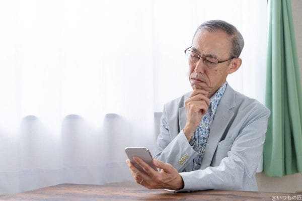 スマートフォンを使う高齢者 | スマホを検証してみた ワンセグがない