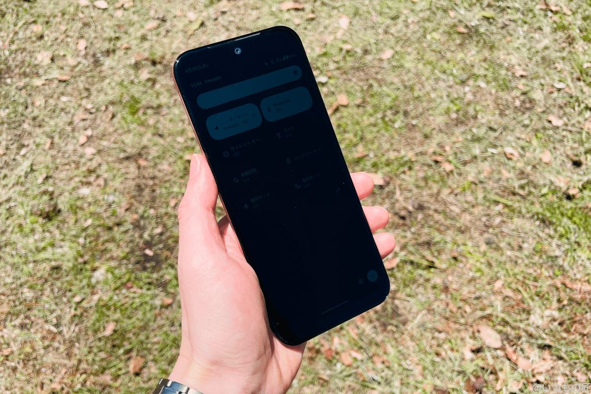 android-one-s10-screen-brightness | スマホを検証してみた 晴天時のAndroid One S10の画面の写真。ディスプレイの明るさ設定を最大にしている様子。