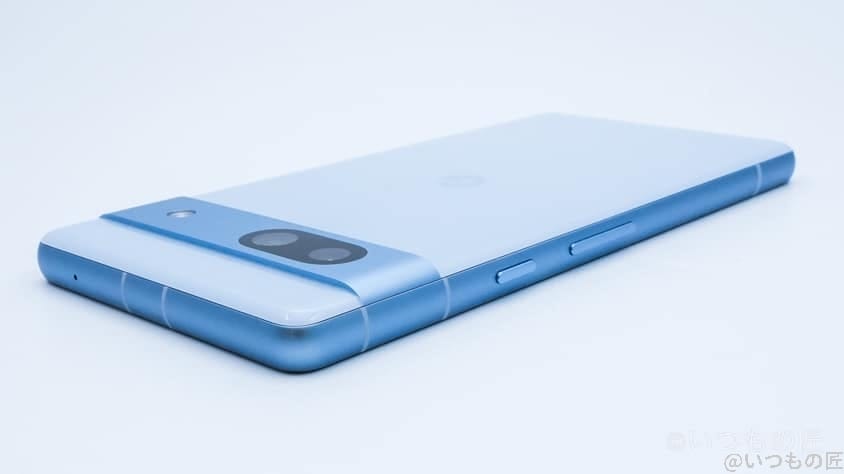 背面から側面にかけて滑らかなカーブ