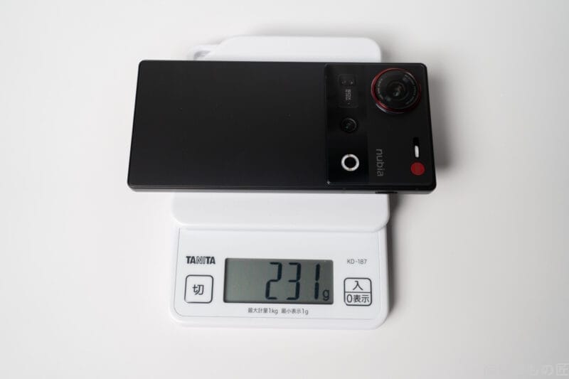 nubia Z70 Ultraの重さを計測
