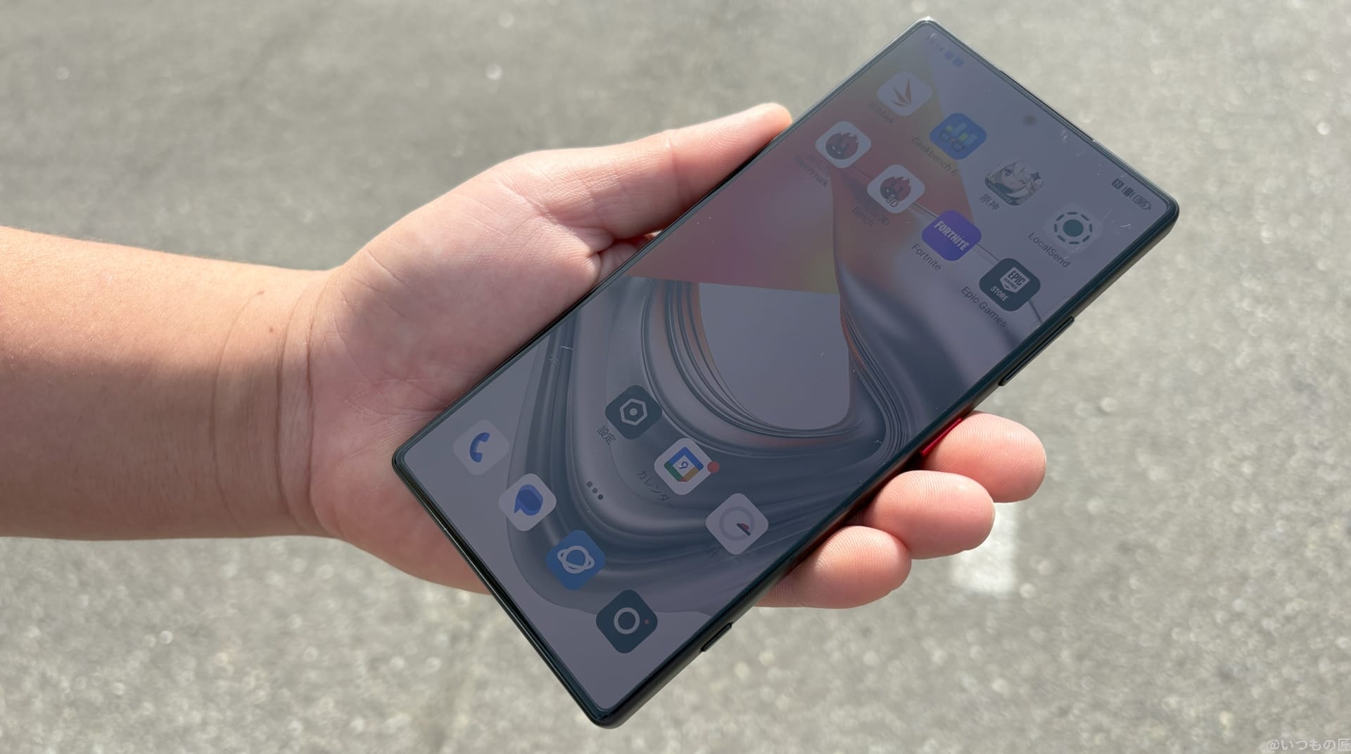 nubia Z70 Ultraの片手持ち