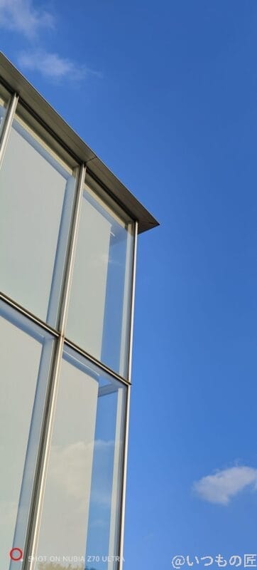 nubia Z70 Ultra カメラ 晴天下で建物を撮影した写真