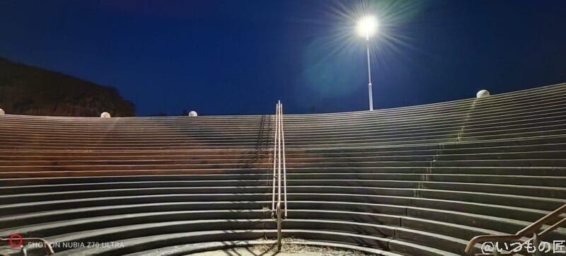 nubia Z70 Ultra カメラ 屋外の階段を暗所撮影した写真