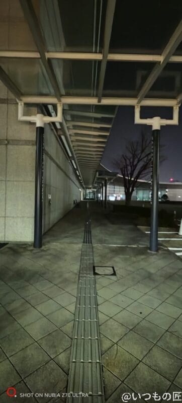 nubia Z70 Ultra カメラ 建物を暗所撮影した写真