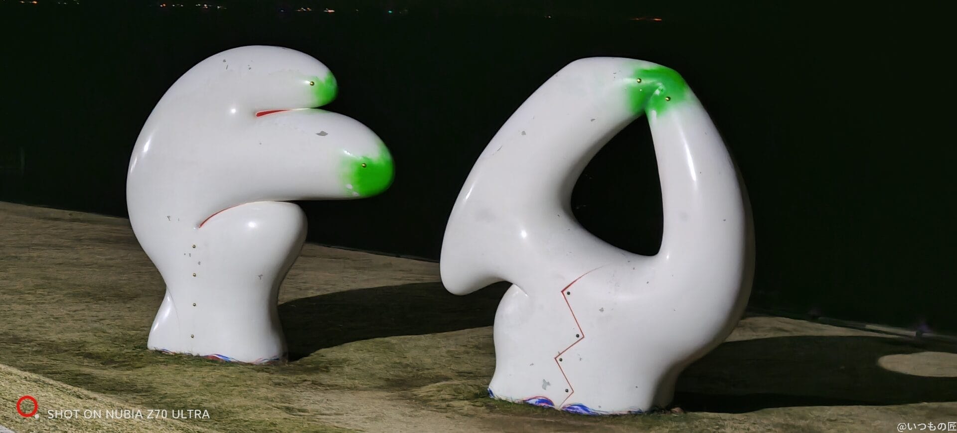 白いオブジェを撮影した夜景写真 | スマホを検証してみた nubia Z70 Ultra カメラ 白いオブジェを撮影した夜景写真