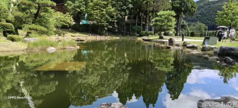OPPO Reno14 5G カメラ 木々に囲まれた池