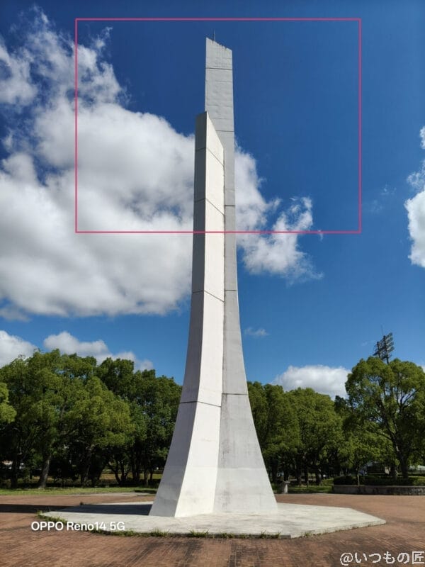 晴天下の白いオブジェ | スマホを検証してみた OPPO Reno14 5G カメラ 晴天下の白いオブジェ