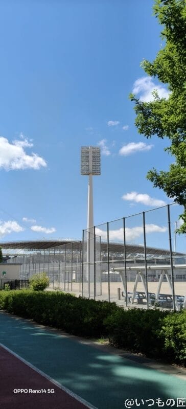 OPPO Reno14 5G カメラ ジョギングロード越しの風景