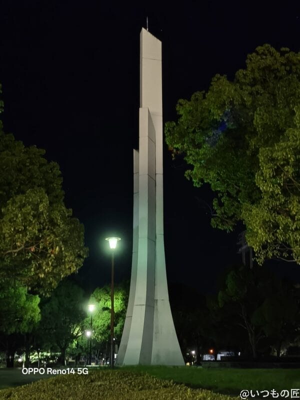 OPPO Reno14 5G カメラ 夜の白いオブジェ